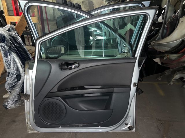 bontott SEAT LEON Jobb első Ajtó (Részeivel)