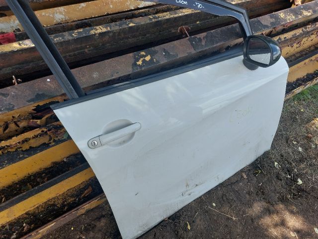 bontott SEAT LEON Jobb első Ajtó (Részeivel)