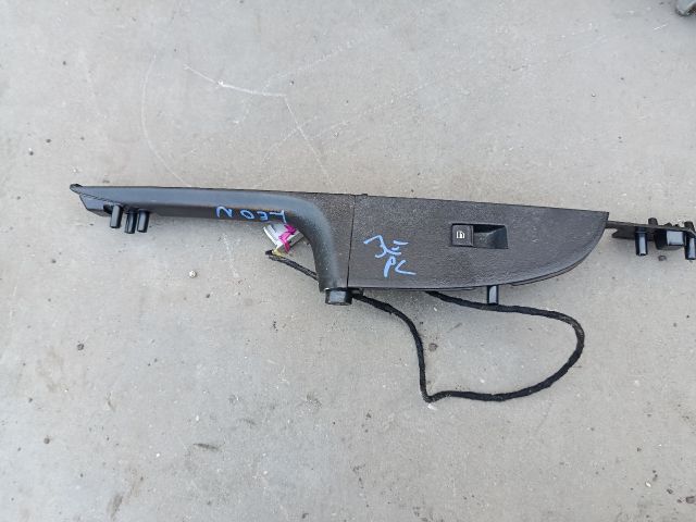 bontott SEAT LEON Jobb első Ajtóbehúzó