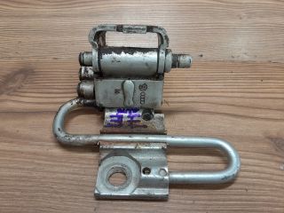 bontott SEAT LEON Jobb első Alsó Zsanér