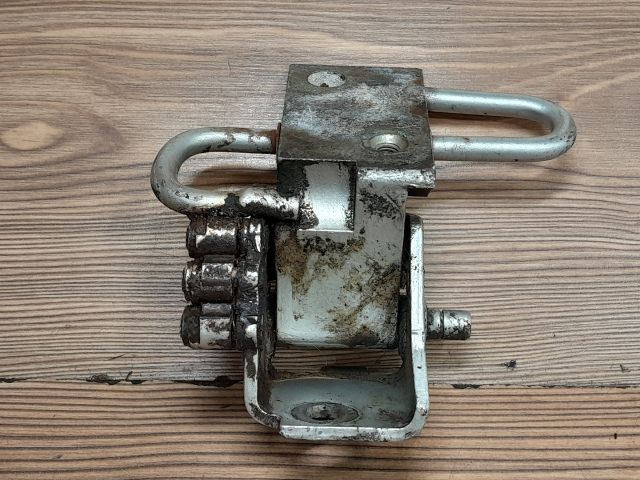 bontott SEAT LEON Jobb első Alsó Zsanér