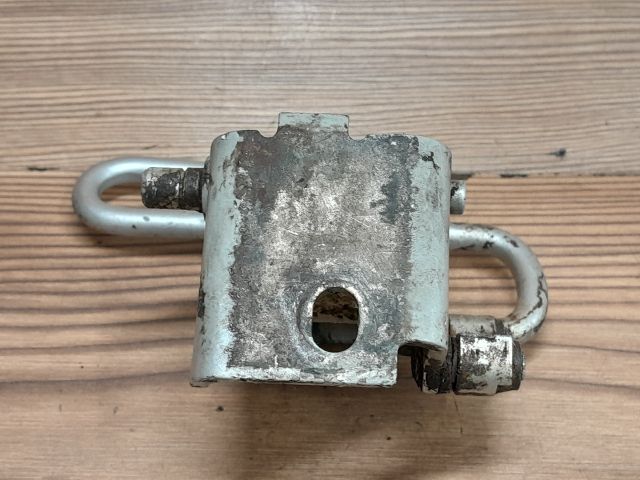 bontott SEAT LEON Jobb első Alsó Zsanér