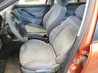 bontott SEAT LEON Jobb első Alsó Zsanér