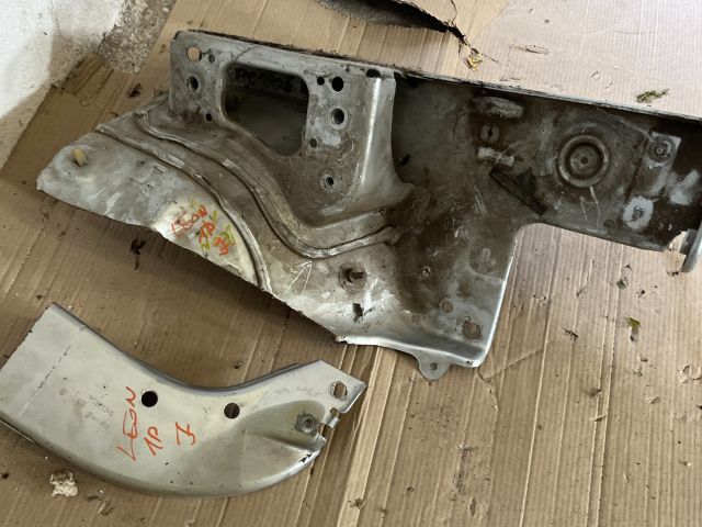 bontott SEAT LEON Jobb első Hossznyúlvány