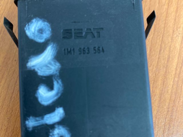 bontott SEAT LEON Jobb első Ülésfűtés Kapcsoló
