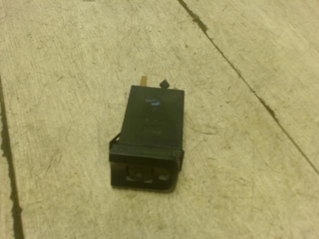 bontott SEAT LEON Jobb első Ülésfűtés Kapcsoló