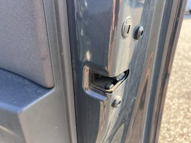 bontott SEAT LEON Jobb első Zsanér