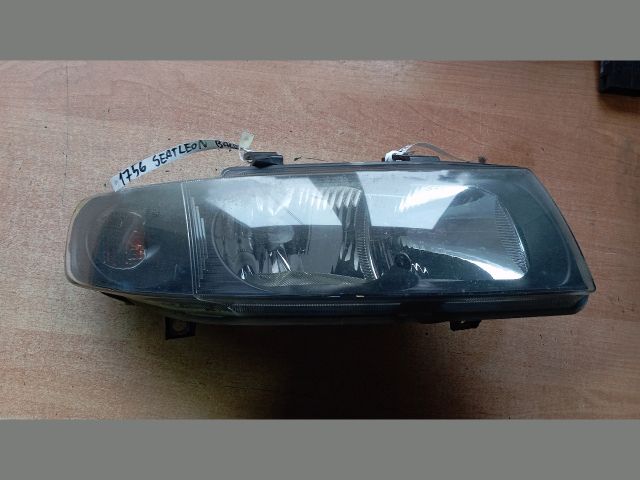 bontott SEAT LEON Jobb Fényszóró