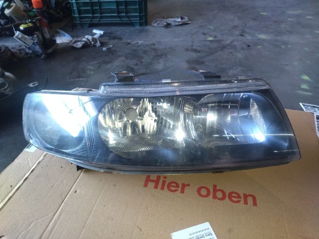 bontott SEAT LEON Jobb Fényszóró