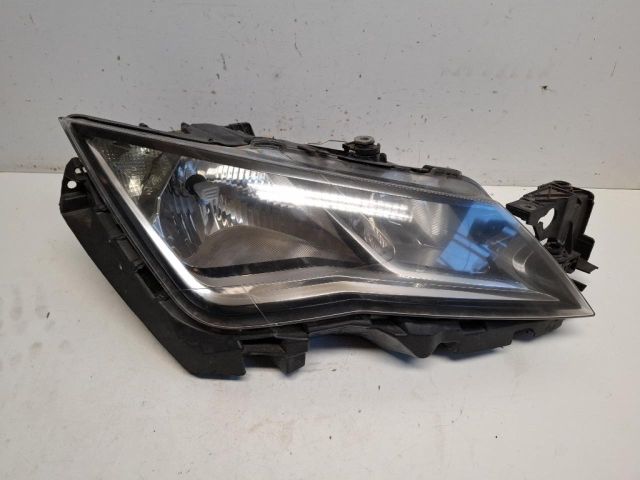 bontott SEAT LEON Jobb Fényszóró