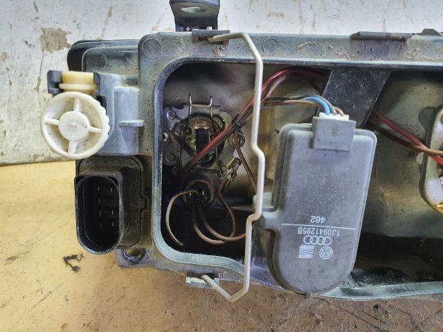 bontott SEAT LEON Jobb Fényszóró