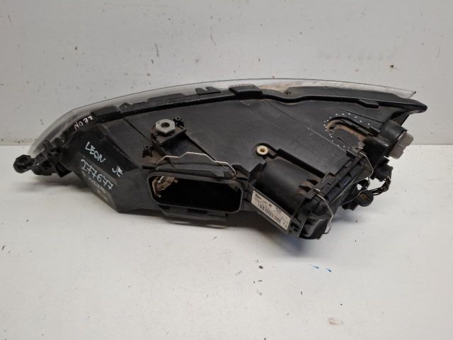 bontott SEAT LEON Jobb Fényszóró
