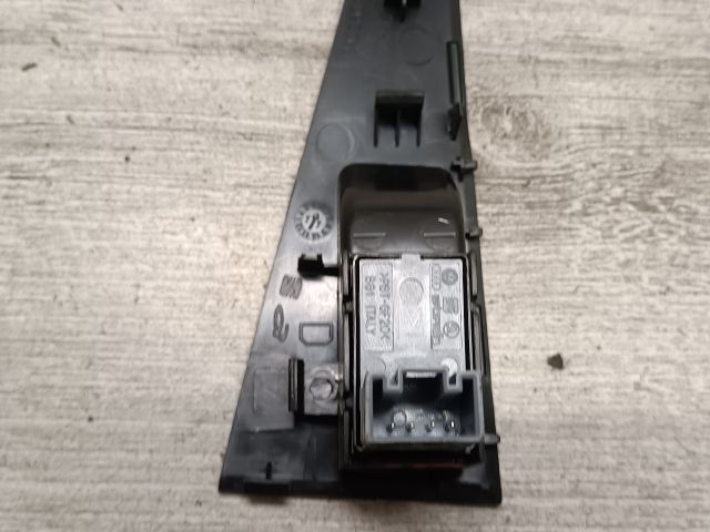 bontott SEAT LEON Jobb hátsó Ablakemelő Kapcsoló
