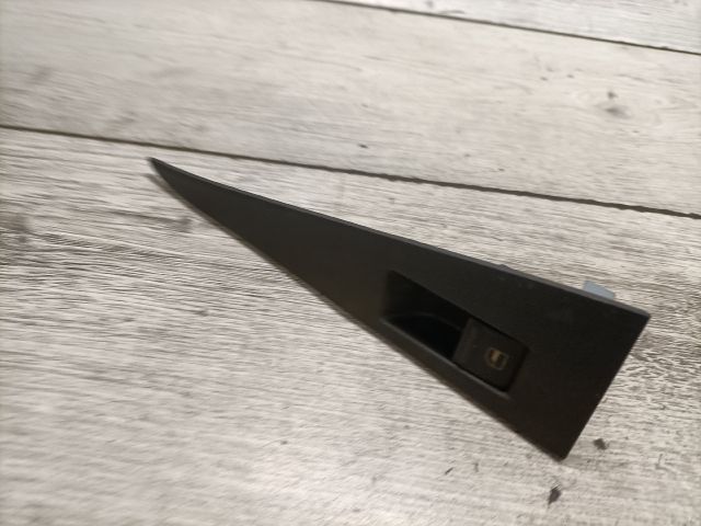 bontott SEAT LEON Jobb hátsó Ablakemelő Kapcsoló