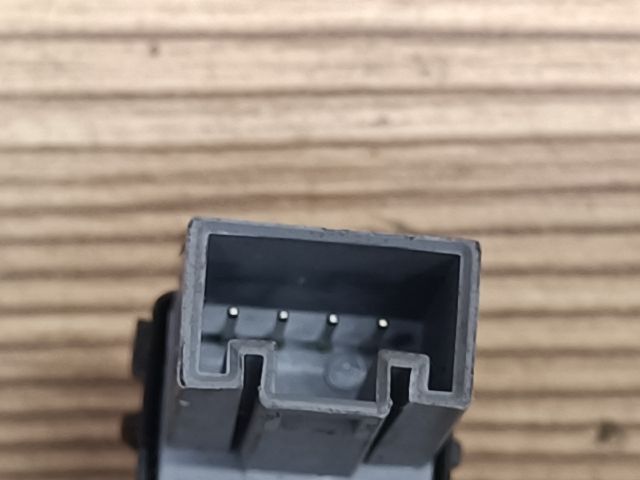 bontott SEAT LEON Jobb hátsó Ablakemelő Kapcsoló