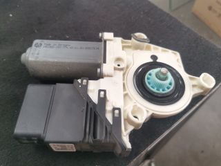 bontott SEAT LEON Jobb hátsó Ablakemelő Motor