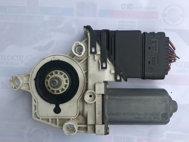 bontott SEAT LEON Jobb hátsó Ablakemelő Motor