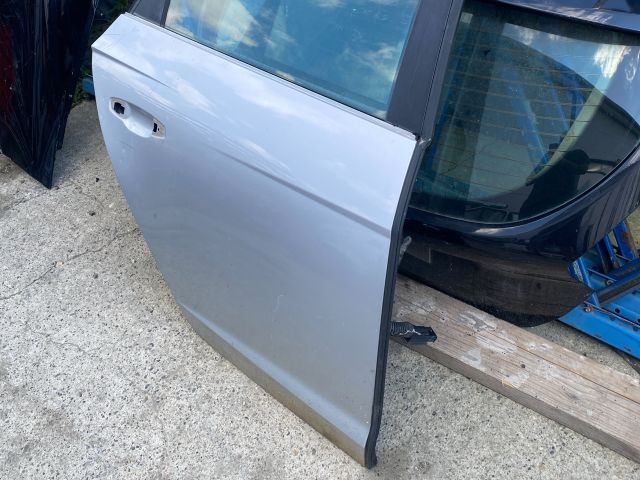 bontott SEAT LEON Jobb hátsó Ajtó (Részeivel)