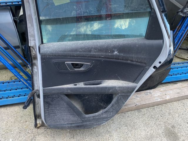 bontott SEAT LEON Jobb hátsó Ajtó (Részeivel)