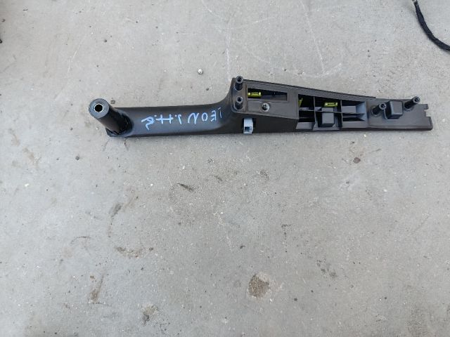 bontott SEAT LEON Jobb hátsó Ajtóbehúzó