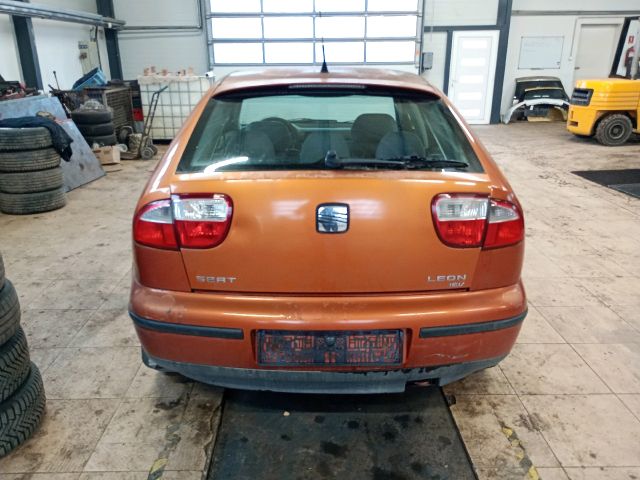 bontott SEAT LEON Jobb hátsó Alsó Zsanér