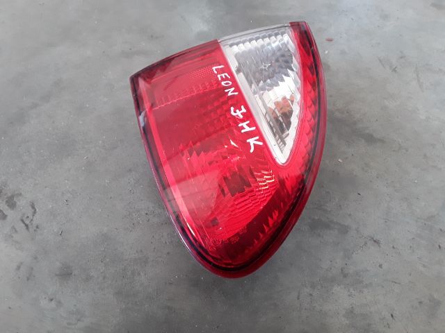 bontott SEAT LEON Jobb Külső Hátsó Lámpa