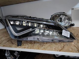 bontott SEAT LEON Jobb Ledes Fényszóró