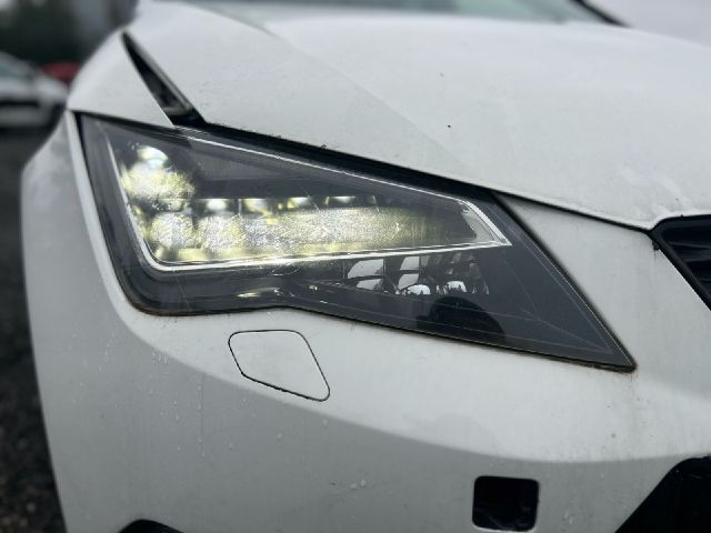 bontott SEAT LEON Jobb Ledes Fényszóró