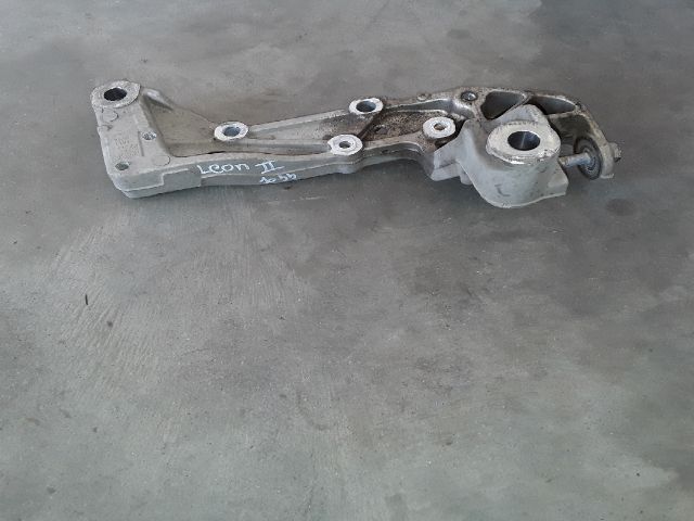 bontott SEAT LEON Jobb Lengőkar Tartó