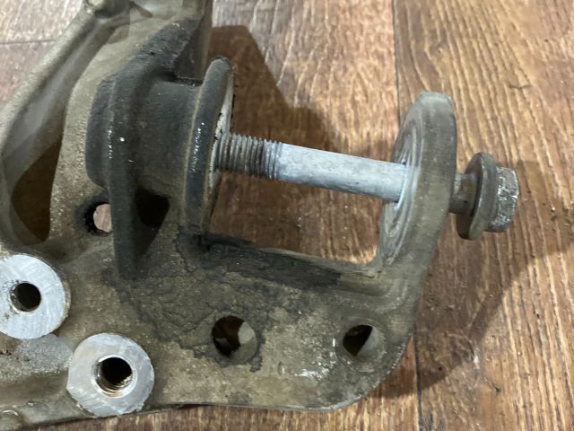 bontott SEAT LEON Jobb Lengőkar Tartó