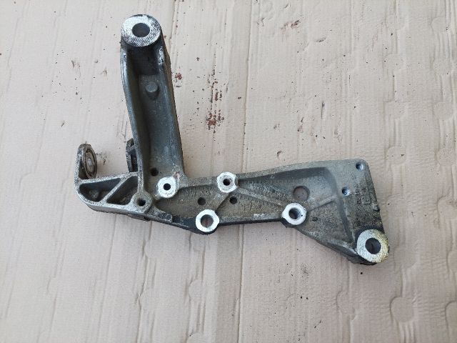 bontott SEAT LEON Jobb Lengőkar Tartó