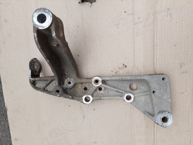 bontott SEAT LEON Jobb Lengőkar Tartó