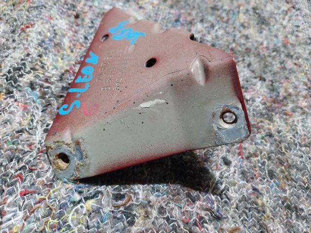 bontott SEAT LEON Jobb Sárvédő Oldaltartó