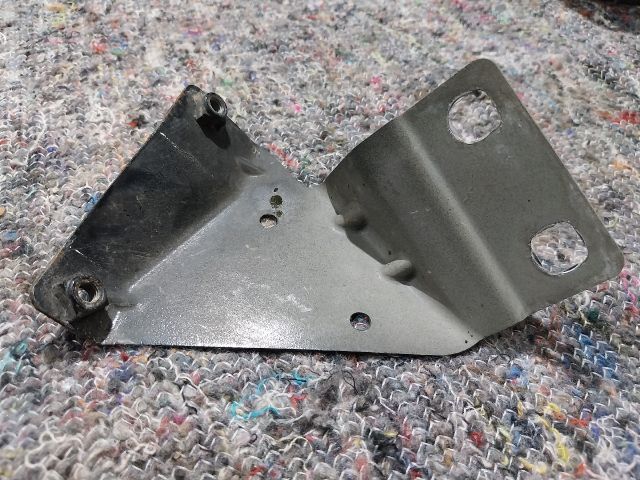 bontott SEAT LEON Jobb Sárvédő Oldaltartó