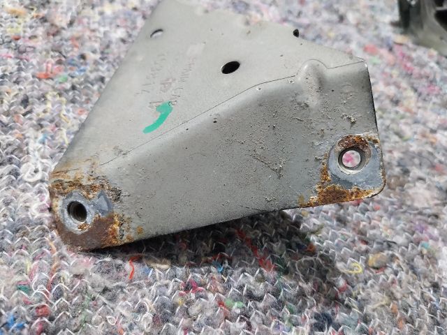 bontott SEAT LEON Jobb Sárvédő Oldaltartó