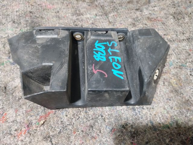 bontott SEAT LEON Jobb Sárvédő Oldaltartó