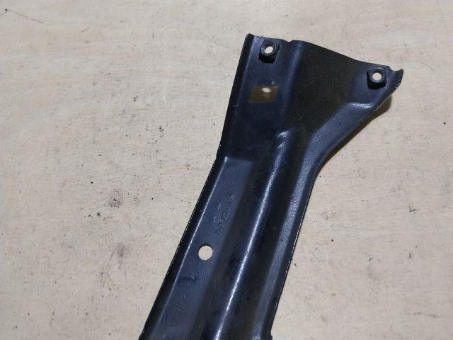 bontott SEAT LEON Jobb Sárvédő Oldaltartó