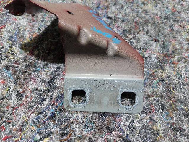 bontott SEAT LEON Jobb Sárvédő Oldaltartó