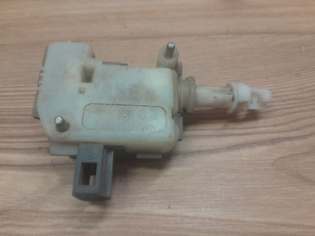 bontott SEAT LEON Központizár Motor Csomagtérajtó