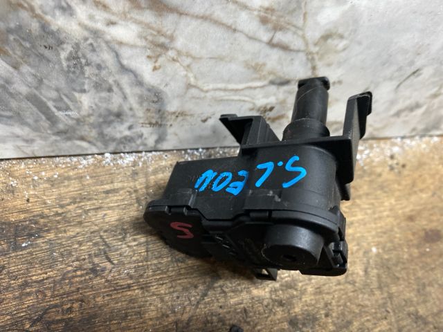 bontott SEAT LEON Központizár Motor Tankajtó