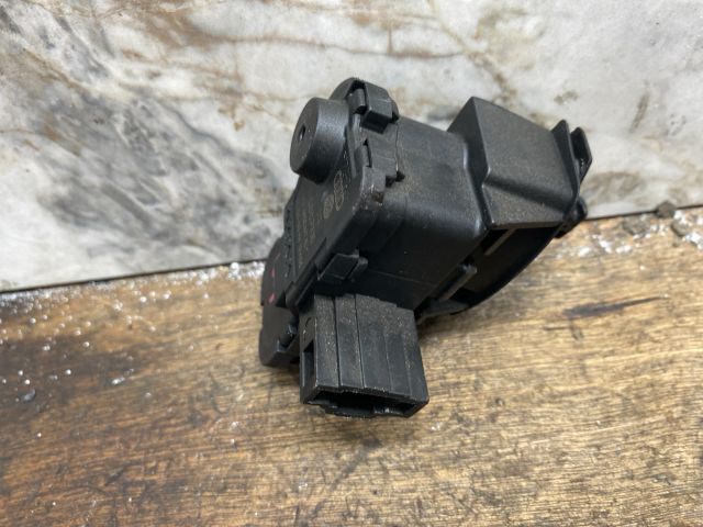 bontott SEAT LEON Központizár Motor Tankajtó