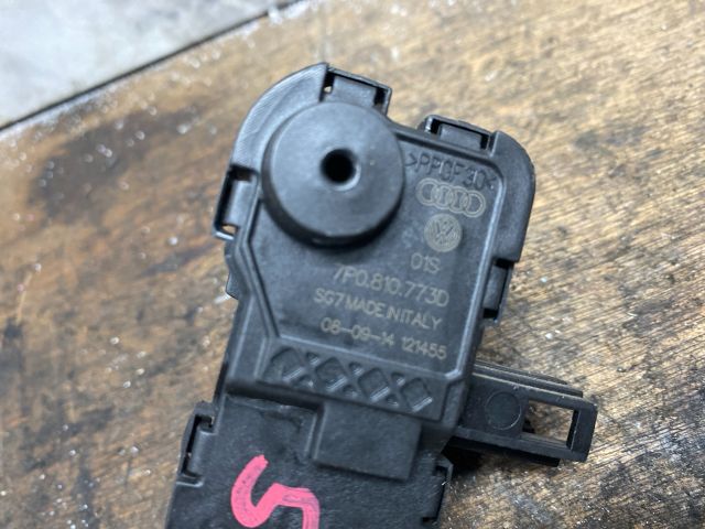 bontott SEAT LEON Központizár Motor Tankajtó