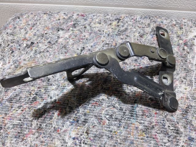 bontott SEAT LEON Motorháztető Bal Zsanér