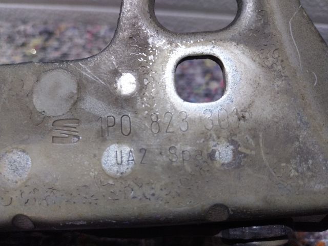 bontott SEAT LEON Motorháztető Bal Zsanér