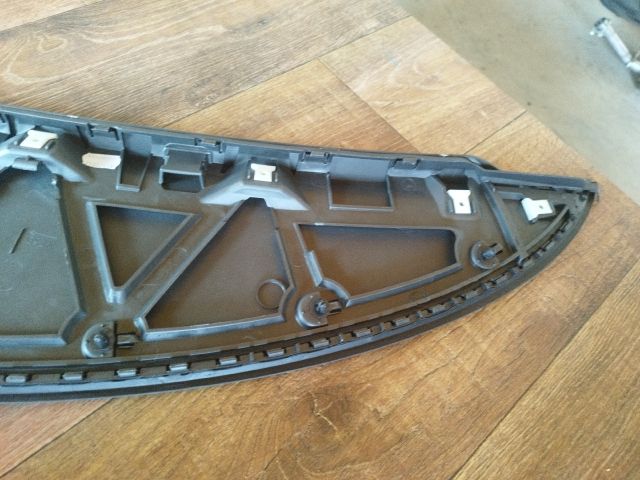 bontott SEAT LEON Motorháztető Díszléc Hátsó