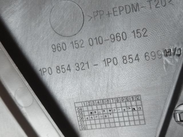 bontott SEAT LEON Motorháztető Díszléc Hátsó