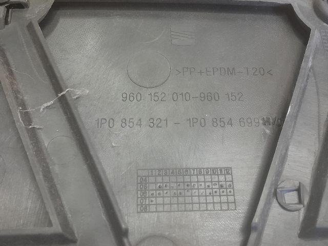 bontott SEAT LEON Motorháztető Díszléc Hátsó