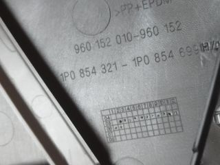 bontott SEAT LEON Motorháztető Díszléc Hátsó