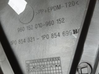 bontott SEAT LEON Motorháztető Díszléc Hátsó