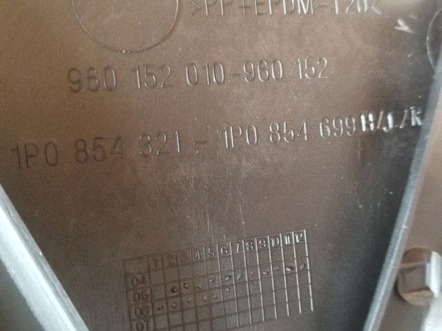 bontott SEAT LEON Motorháztető Díszléc Hátsó